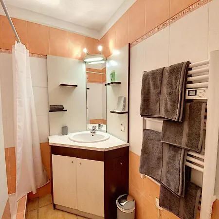 2 Pieces Au Coeur Du Cap D'antibes * Antibes